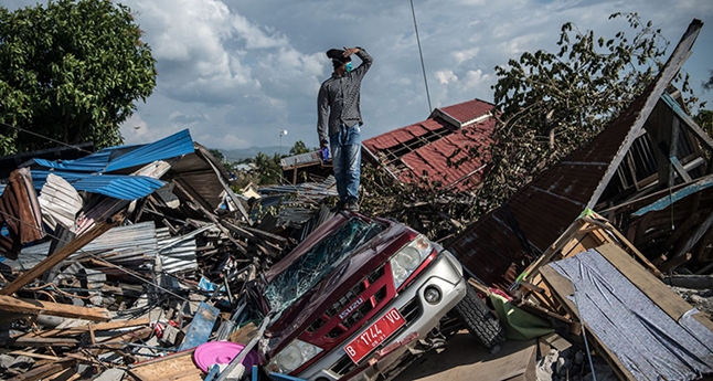 Duizenden gedood, gewond bij dubbele ramp in Indonesië.